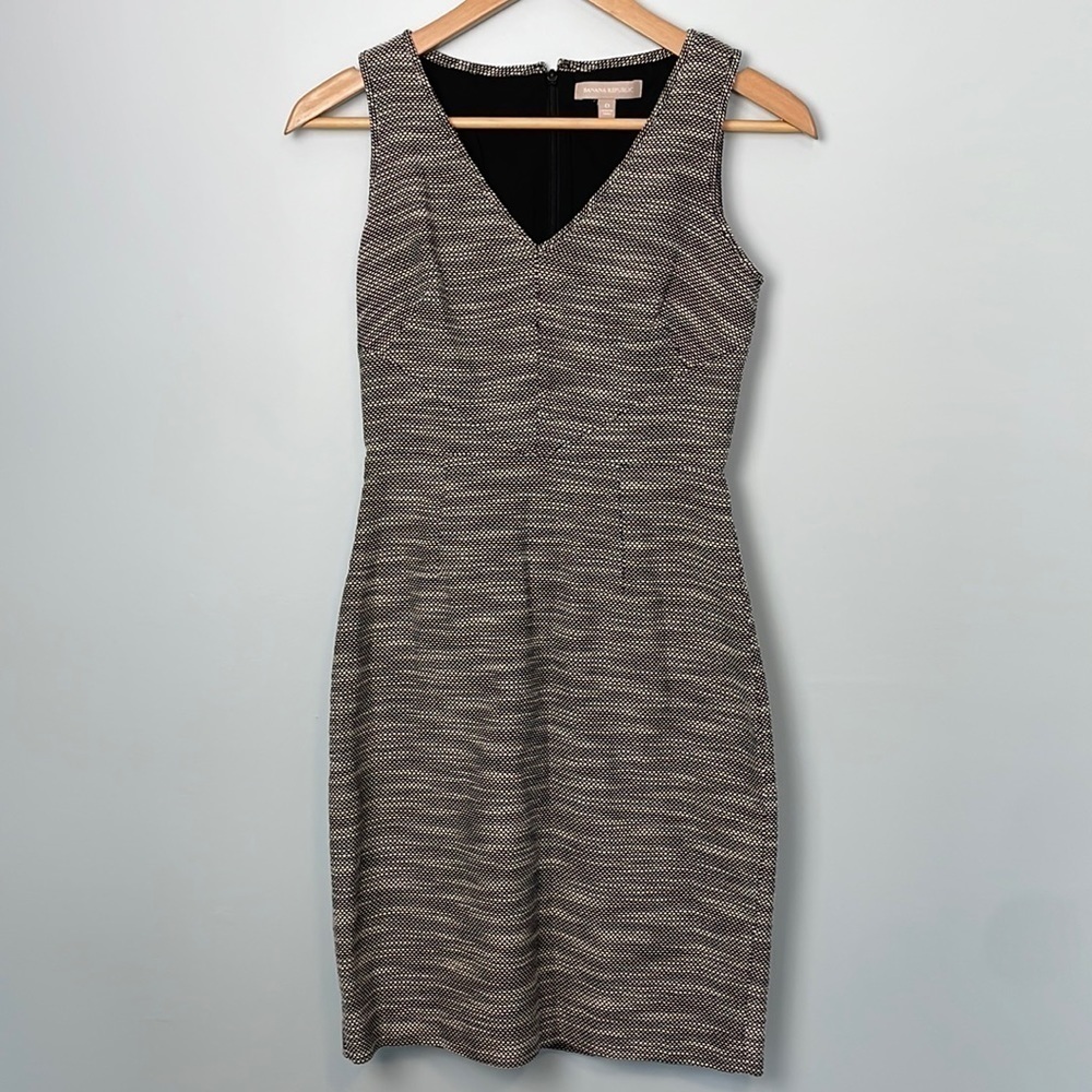 Banana Republic Sleeveless V-Neck Bodycon Black and White Dress Size 0